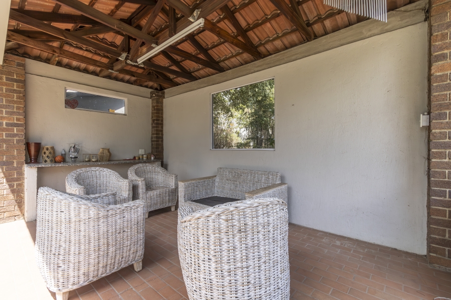 4 Bedroom Property for Sale in Magaliessig Gauteng