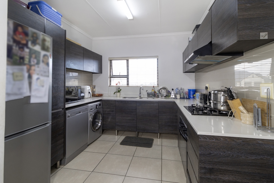 2 Bedroom Property for Sale in Greenstone Crest Gauteng