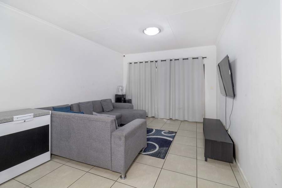 2 Bedroom Property for Sale in Greenstone Crest Gauteng