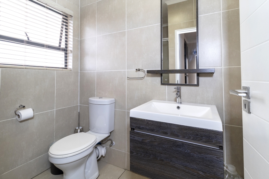 2 Bedroom Property for Sale in Greenstone Crest Gauteng