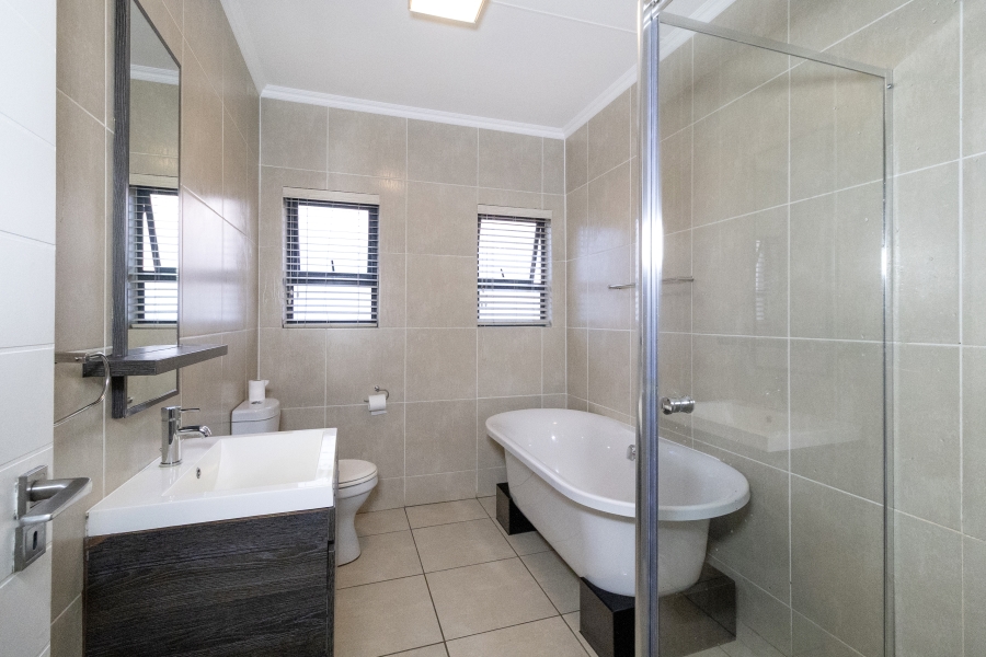 2 Bedroom Property for Sale in Greenstone Crest Gauteng