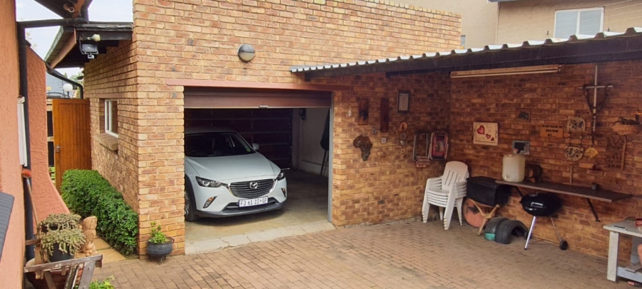 3 Bedroom Property for Sale in Harmelia Gauteng