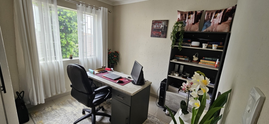 2 Bedroom Property for Sale in Greenstone Hill Gauteng