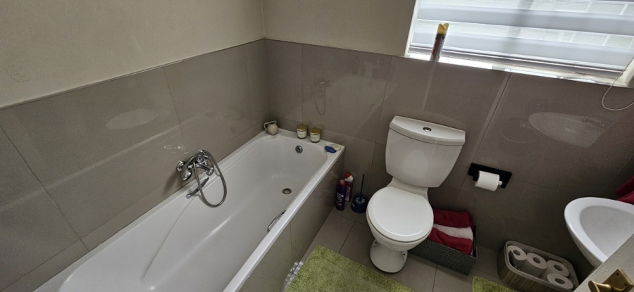 2 Bedroom Property for Sale in Greenstone Hill Gauteng