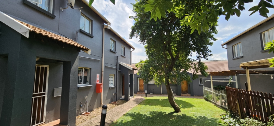 2 Bedroom Property for Sale in Greenstone Hill Gauteng