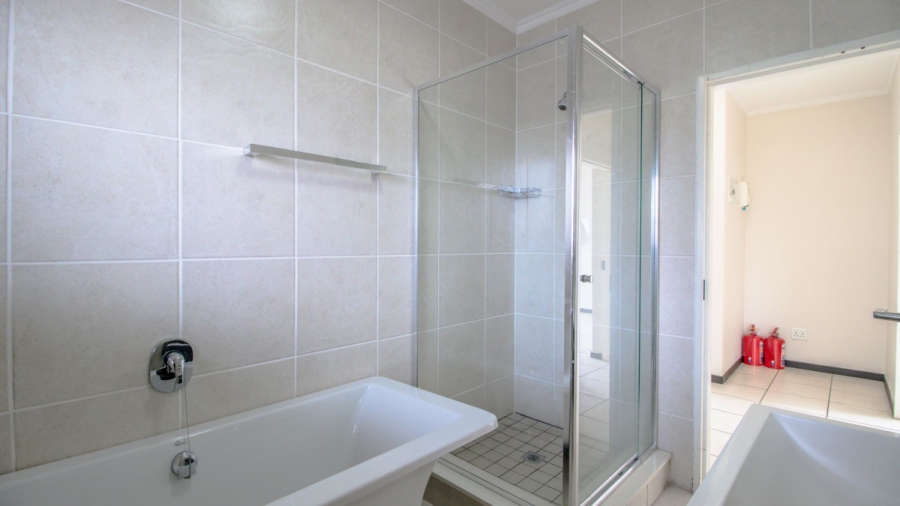 3 Bedroom Property for Sale in Greenstone Hill Gauteng