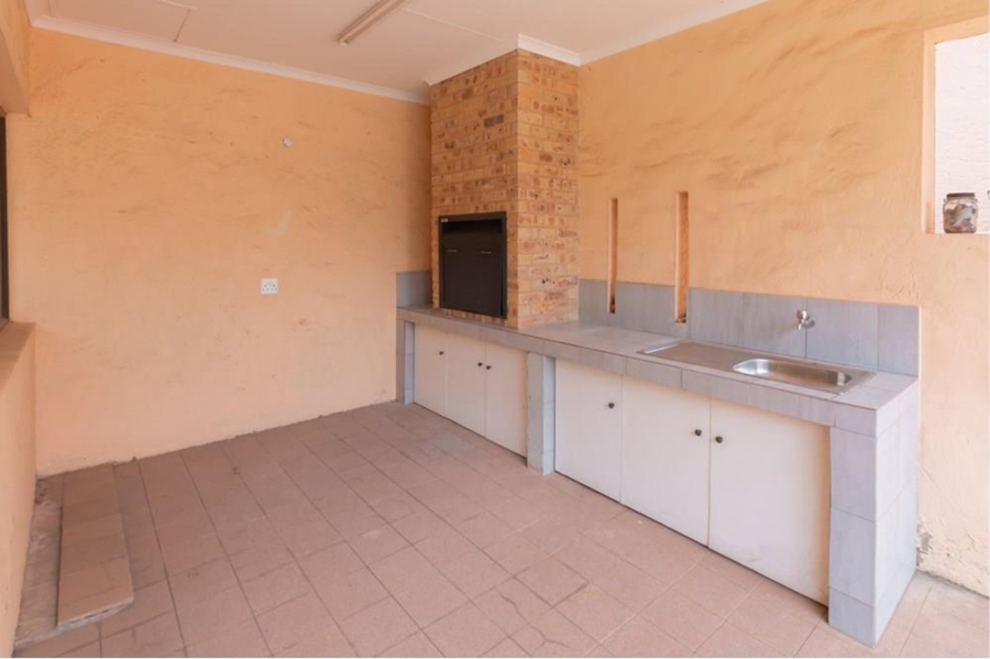 To Let 4 Bedroom Property for Rent in Bedfordview Gauteng