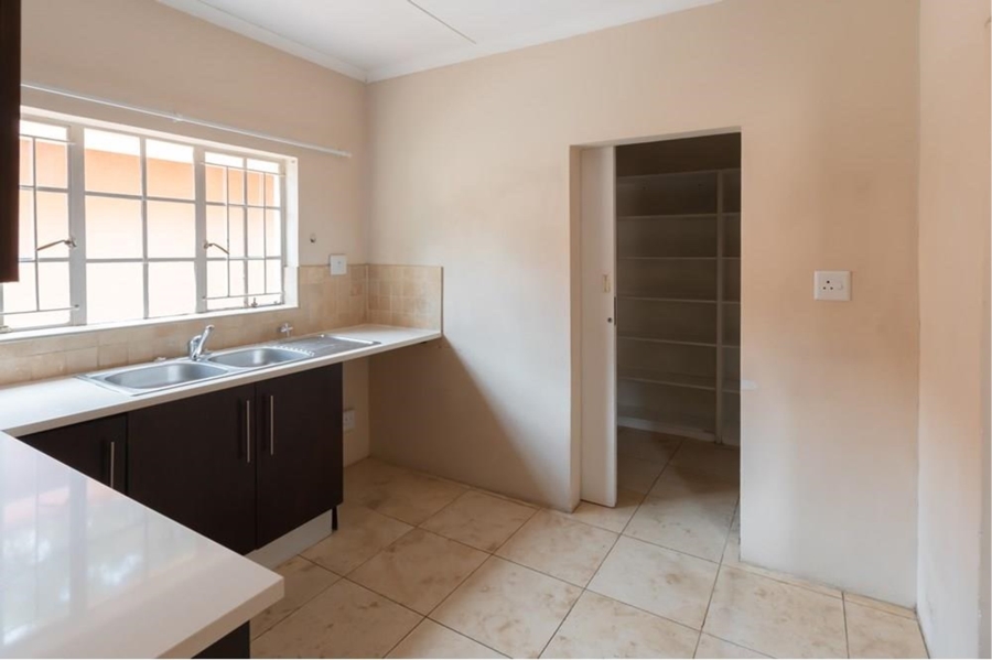 To Let 4 Bedroom Property for Rent in Bedfordview Gauteng