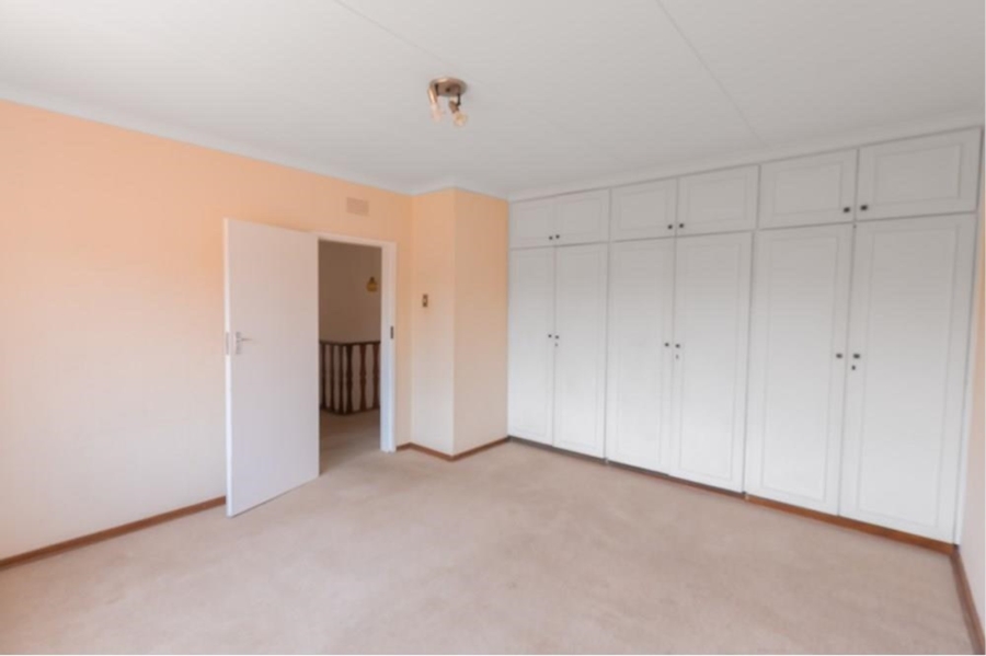 To Let 4 Bedroom Property for Rent in Bedfordview Gauteng