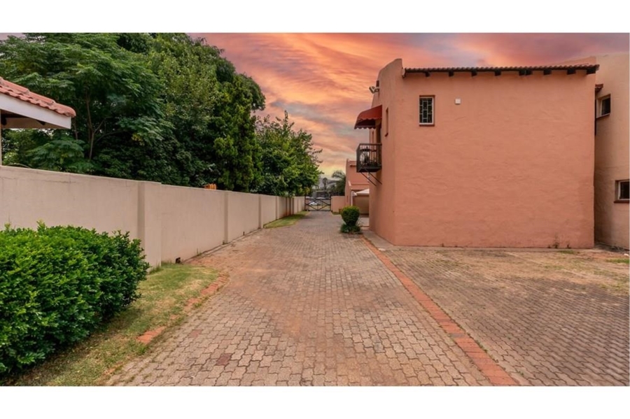 To Let 4 Bedroom Property for Rent in Bedfordview Gauteng