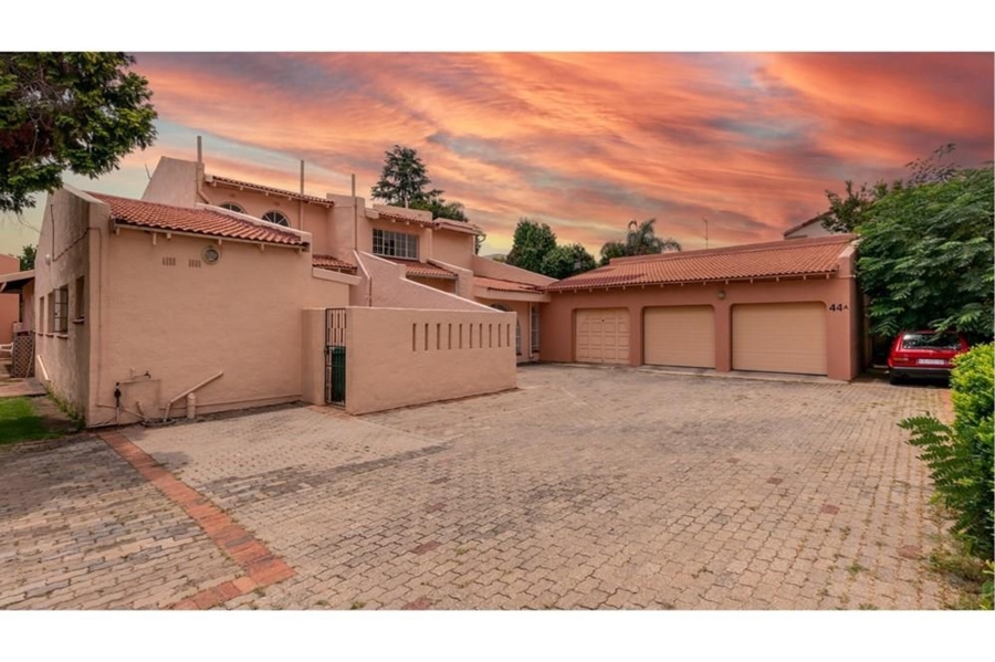 To Let 4 Bedroom Property for Rent in Bedfordview Gauteng