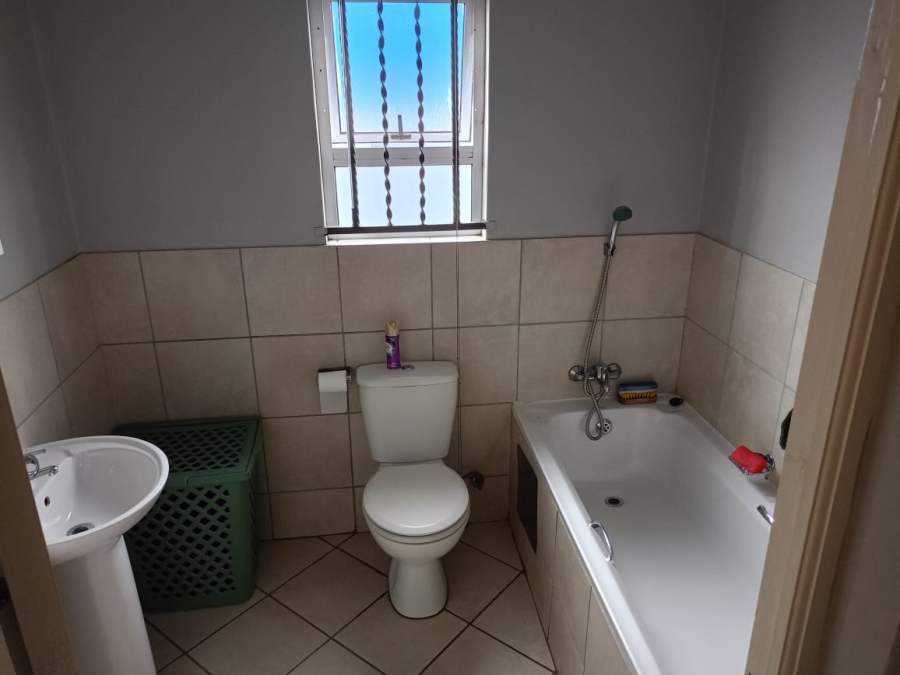 2 Bedroom Property for Sale in Crystal Park Gauteng