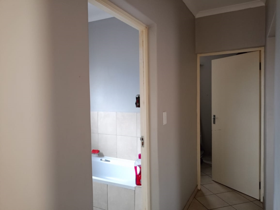 2 Bedroom Property for Sale in Crystal Park Gauteng