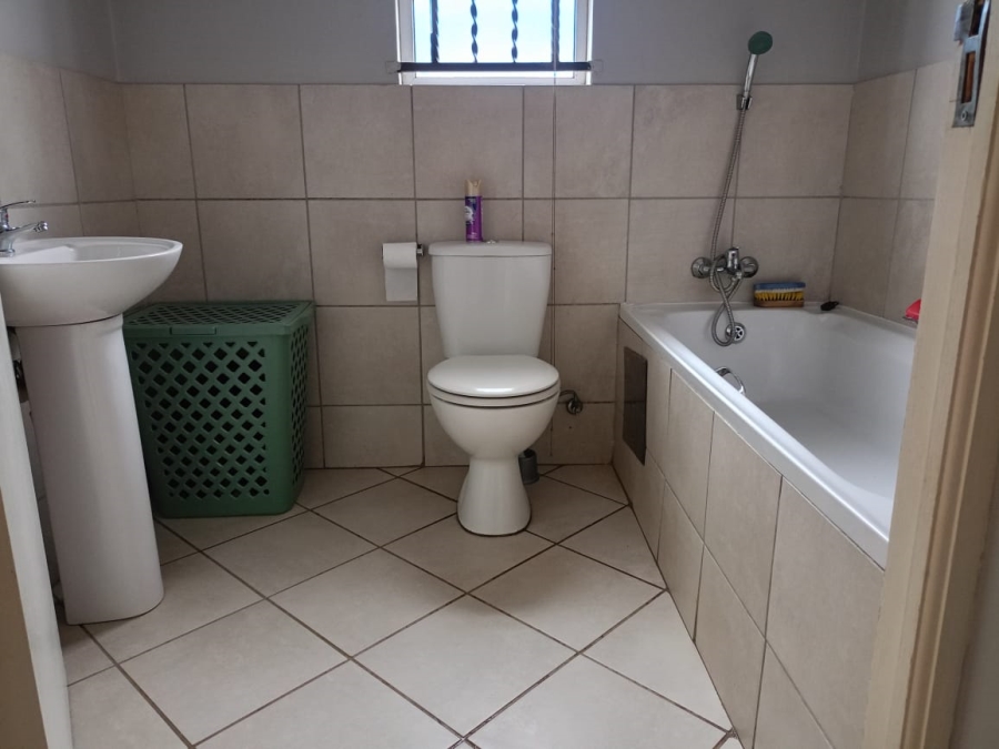 2 Bedroom Property for Sale in Crystal Park Gauteng