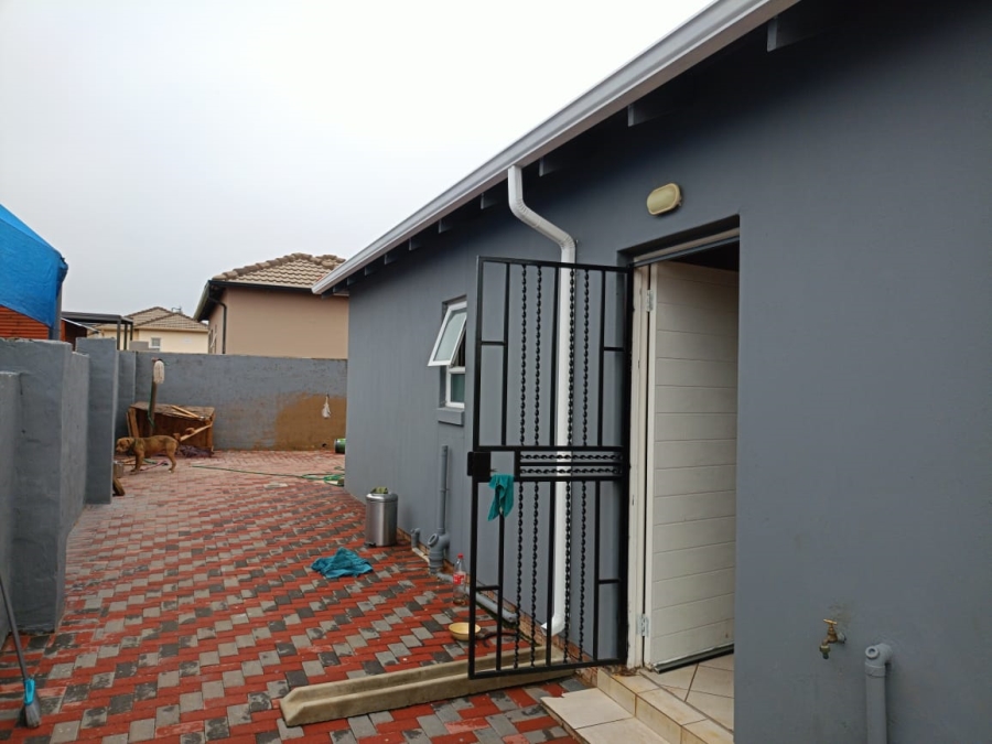 2 Bedroom Property for Sale in Crystal Park Gauteng