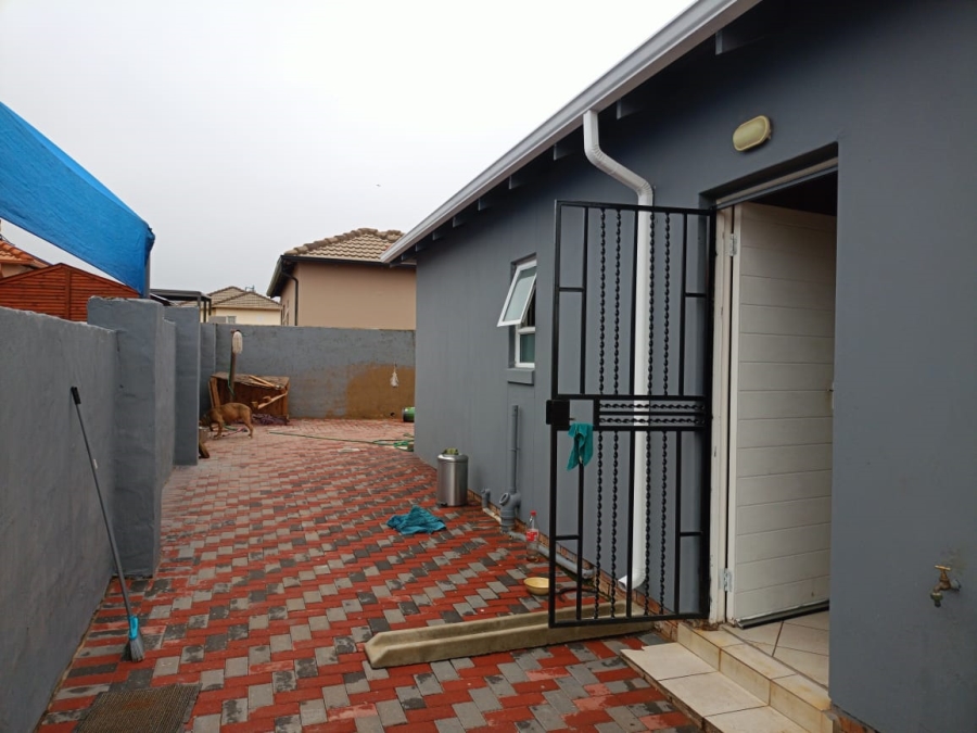 2 Bedroom Property for Sale in Crystal Park Gauteng