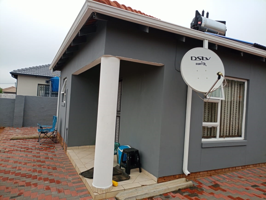2 Bedroom Property for Sale in Crystal Park Gauteng