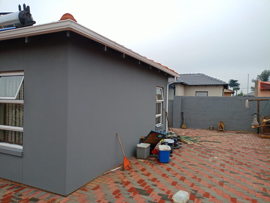 2 Bedroom Property for Sale in Crystal Park Gauteng