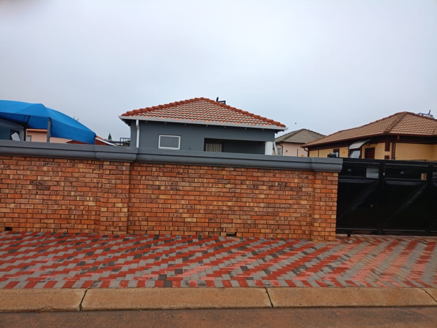 2 Bedroom Property for Sale in Crystal Park Gauteng