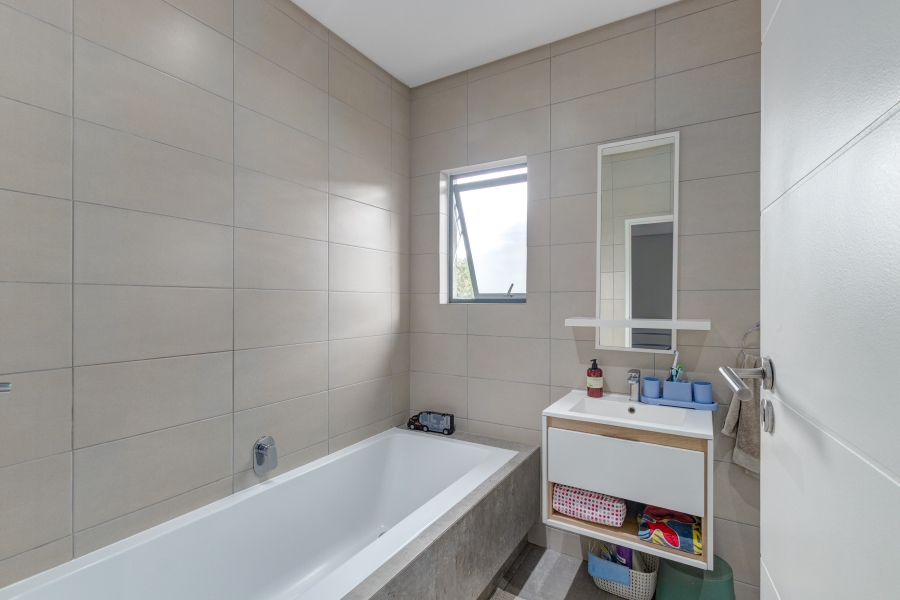 3 Bedroom Property for Sale in Crowthorne AH Gauteng