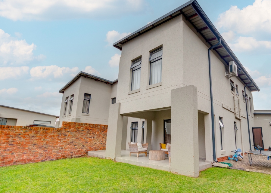 3 Bedroom Property for Sale in Crowthorne AH Gauteng