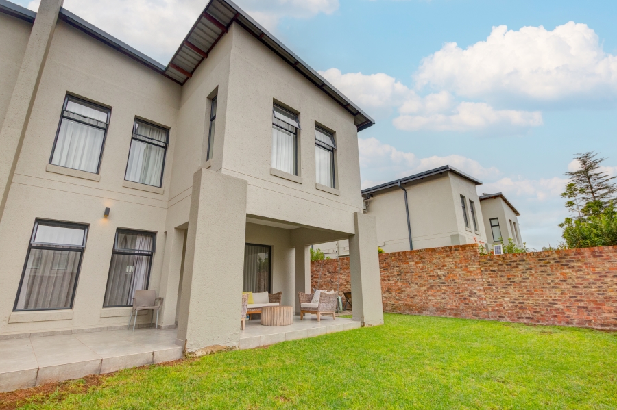 3 Bedroom Property for Sale in Crowthorne AH Gauteng