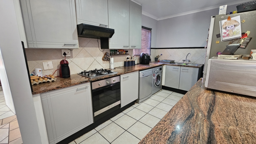 2 Bedroom Property for Sale in Moreleta Park Gauteng