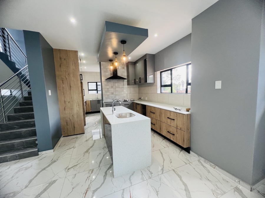4 Bedroom Property for Sale in Amandasig Gauteng