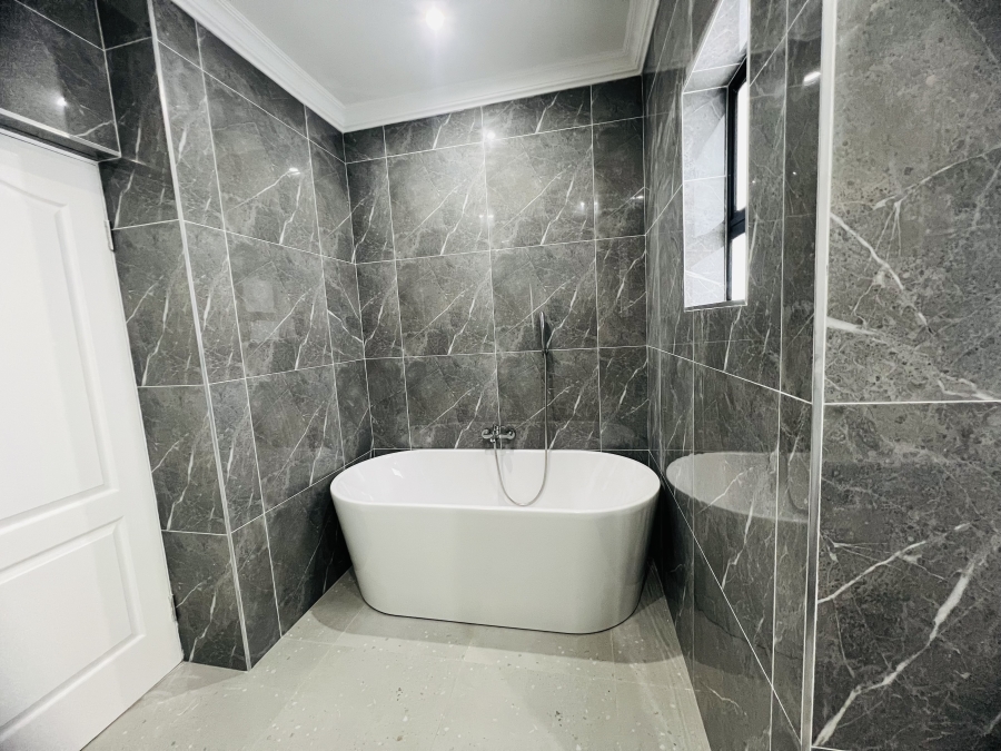 4 Bedroom Property for Sale in Amandasig Gauteng