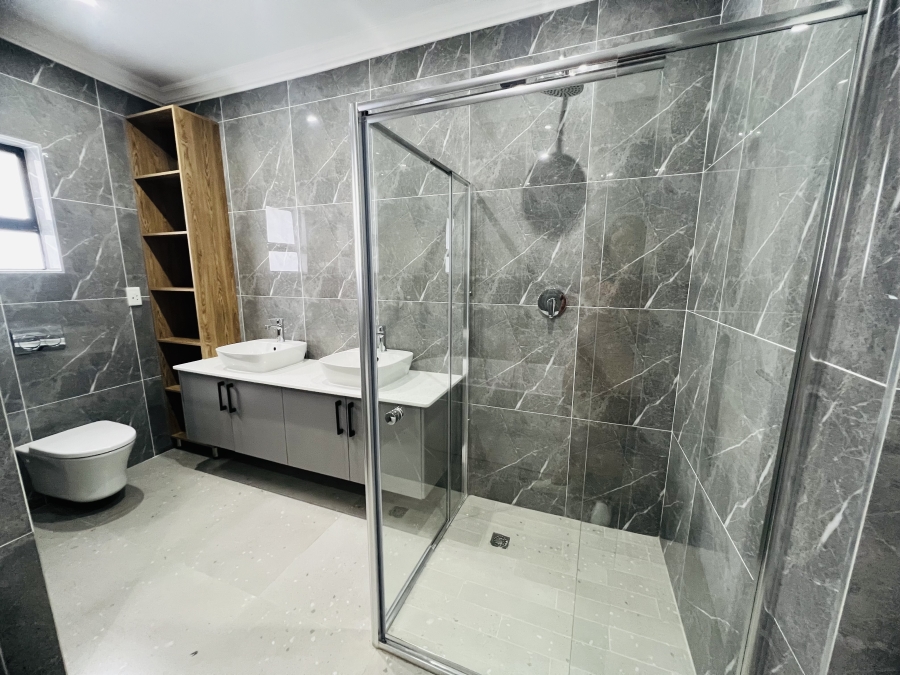 4 Bedroom Property for Sale in Amandasig Gauteng