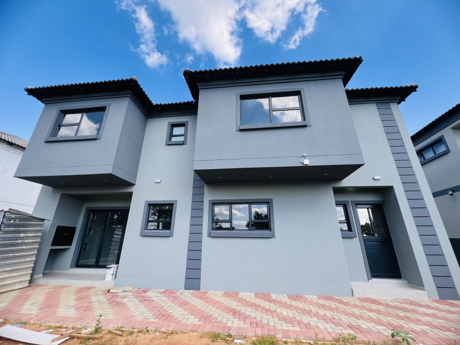 4 Bedroom Property for Sale in Amandasig Gauteng