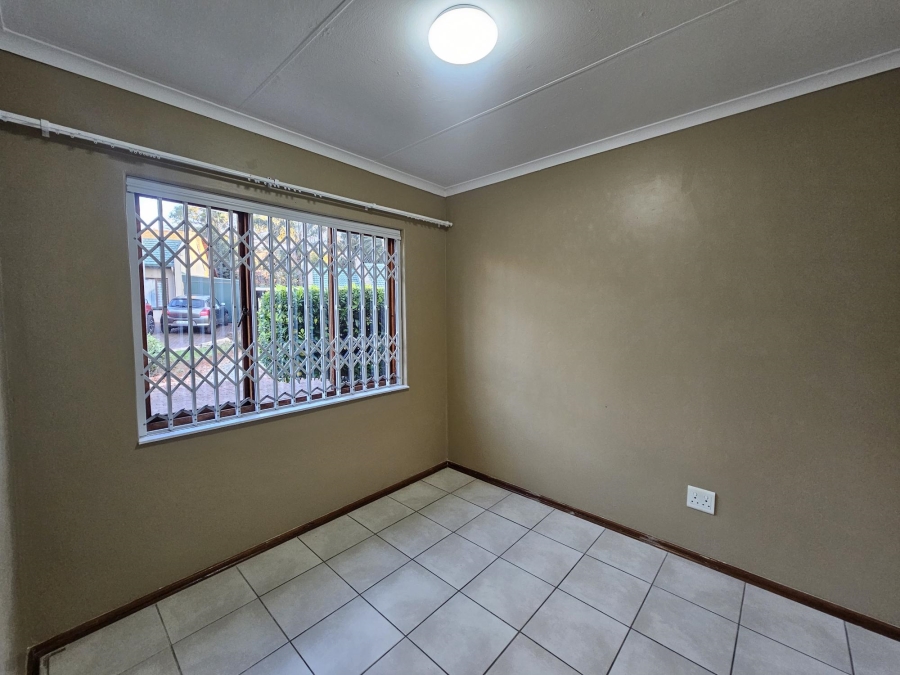 To Let 2 Bedroom Property for Rent in Noordheuwel Gauteng