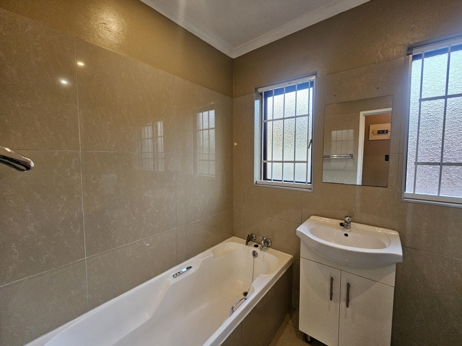 To Let 2 Bedroom Property for Rent in Noordheuwel Gauteng