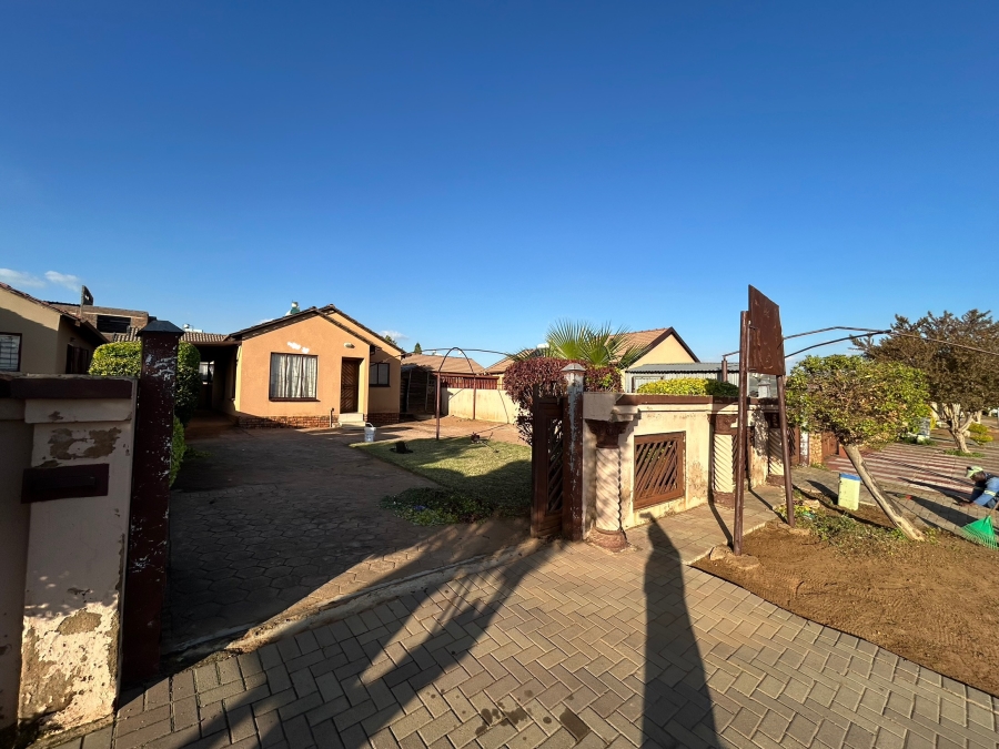 To Let 3 Bedroom Property for Rent in Soshanguve VV Gauteng