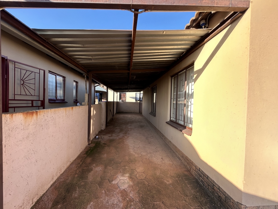 To Let 3 Bedroom Property for Rent in Soshanguve VV Gauteng