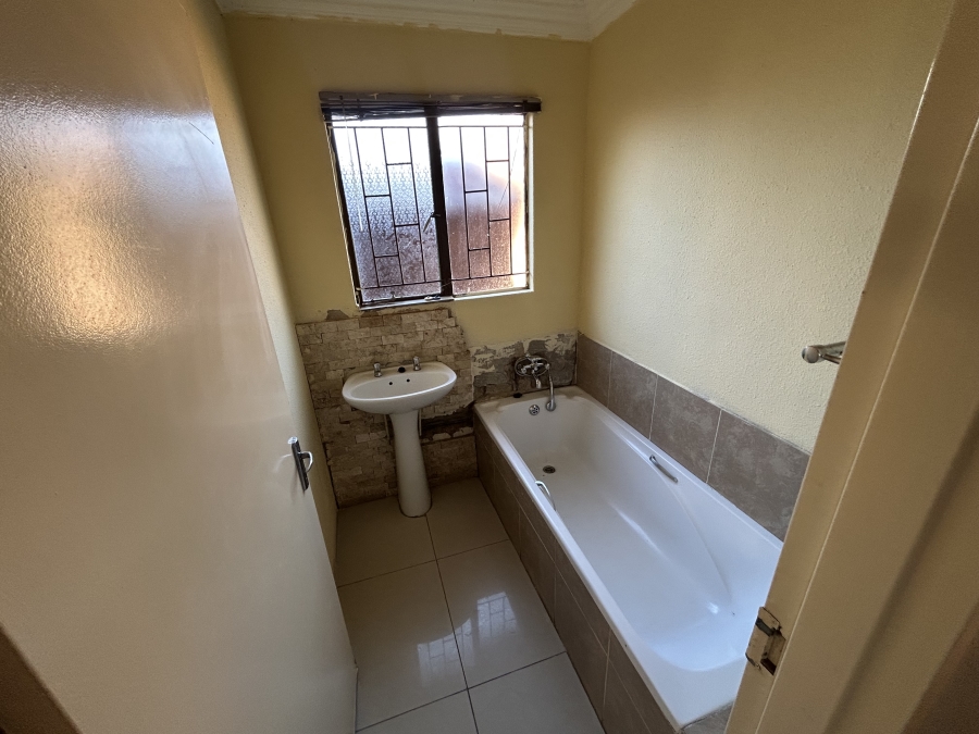 To Let 3 Bedroom Property for Rent in Soshanguve VV Gauteng