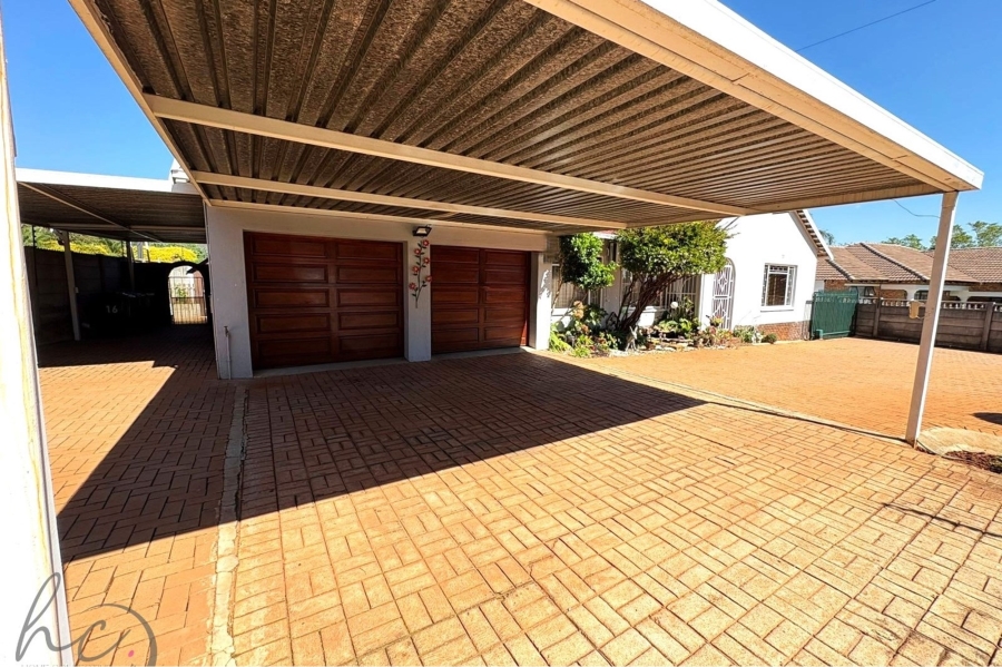 4 Bedroom Property for Sale in Roodekrans Gauteng