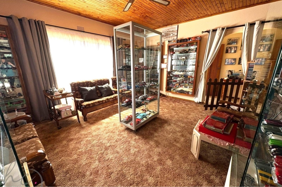 4 Bedroom Property for Sale in Roodekrans Gauteng