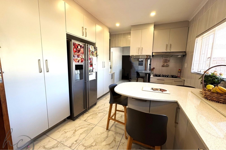 4 Bedroom Property for Sale in Roodekrans Gauteng