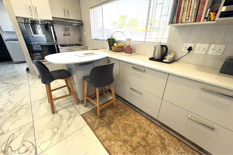 4 Bedroom Property for Sale in Roodekrans Gauteng