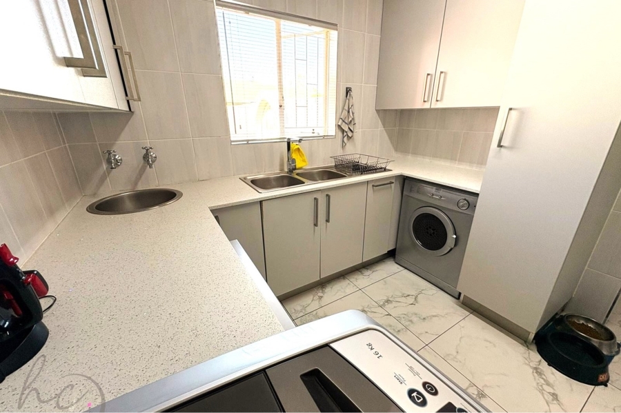 4 Bedroom Property for Sale in Roodekrans Gauteng