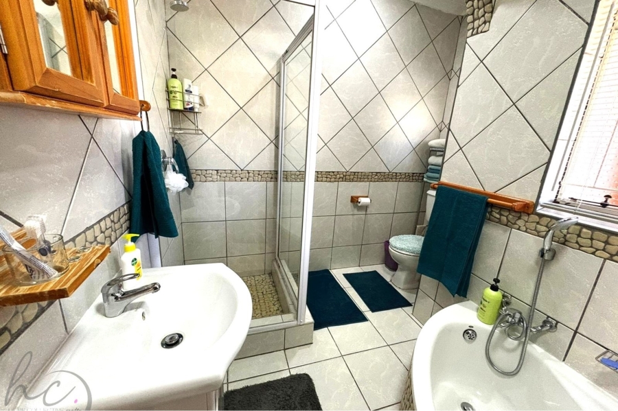 4 Bedroom Property for Sale in Roodekrans Gauteng