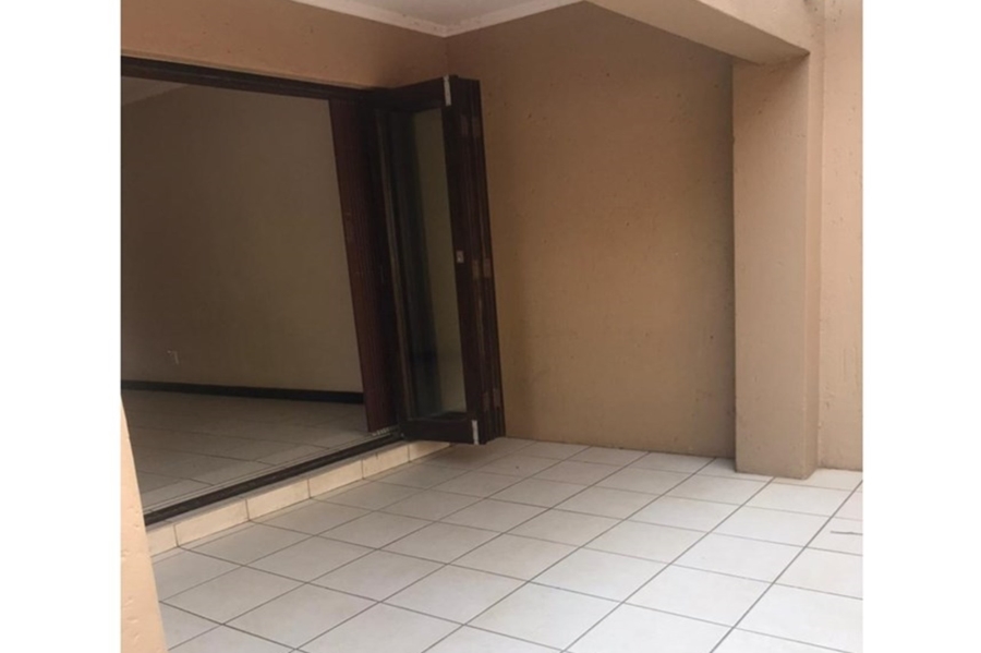 2 Bedroom Property for Sale in Sunninghill Gauteng