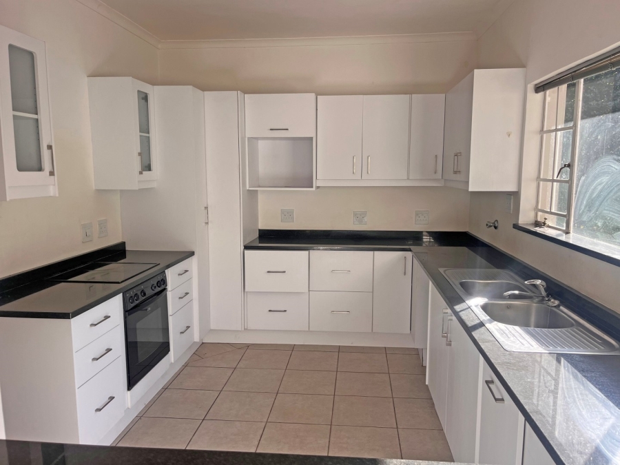 4 Bedroom Property for Sale in Waverley Gauteng