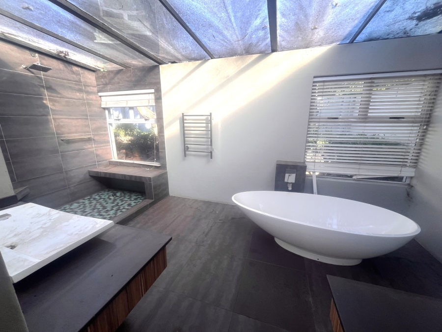 4 Bedroom Property for Sale in Waverley Gauteng