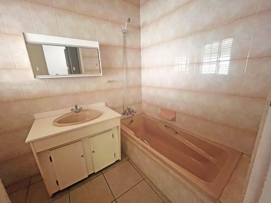 4 Bedroom Property for Sale in Waverley Gauteng