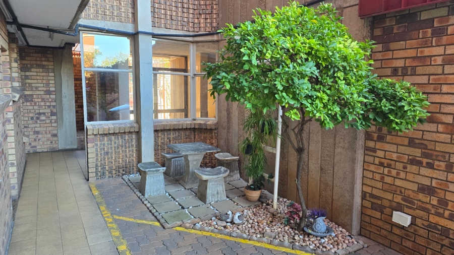 1 Bedroom Property for Sale in Wonderboom South Gauteng