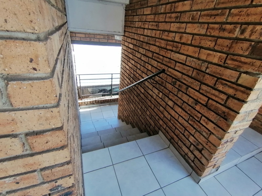 2 Bedroom Property for Sale in Cruywagenpark Gauteng
