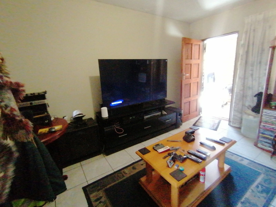 2 Bedroom Property for Sale in Cruywagenpark Gauteng