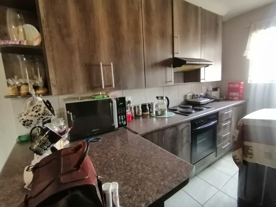2 Bedroom Property for Sale in Cruywagenpark Gauteng